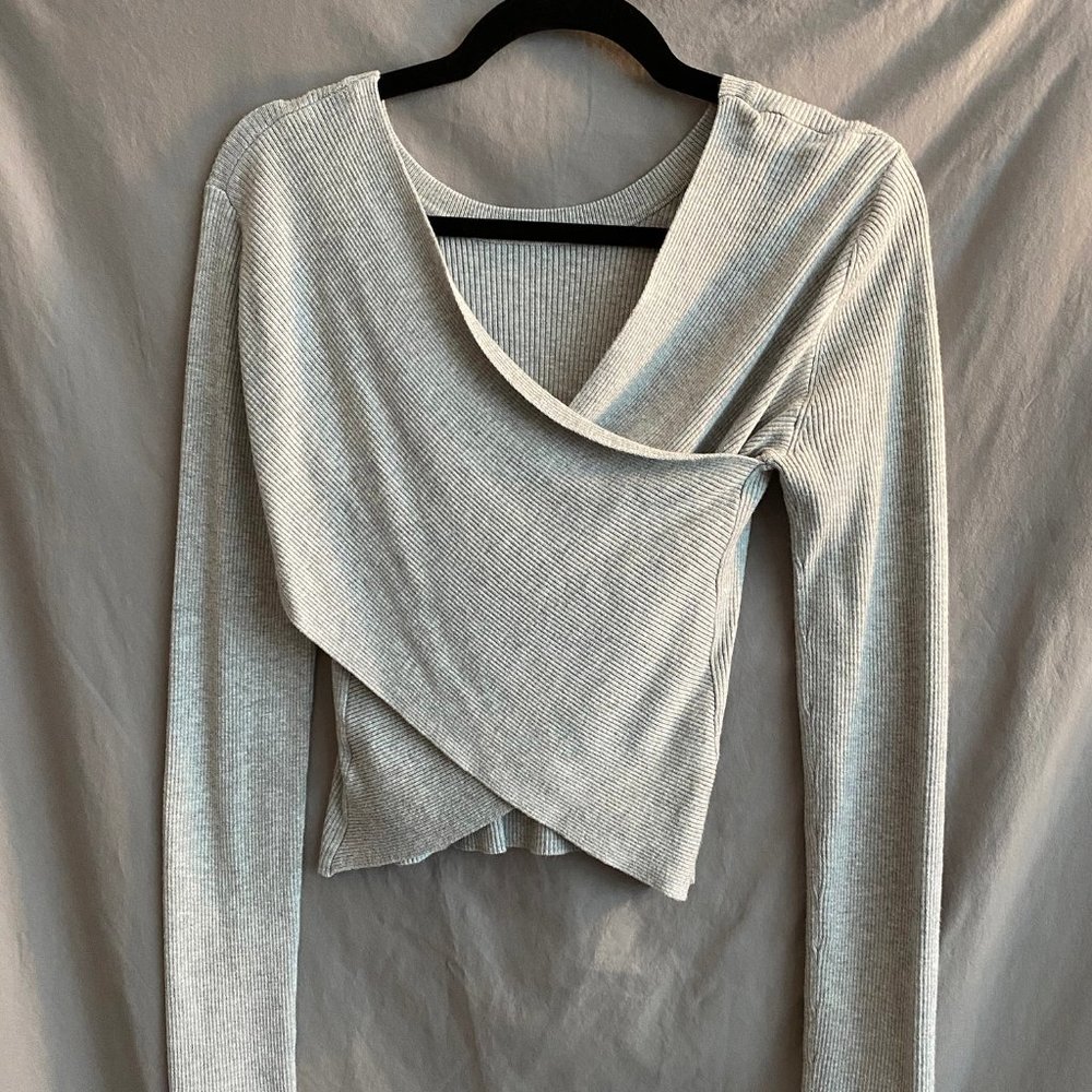 Which We Want Crossback Sweater in Grey Size M - Picture 5 of 6